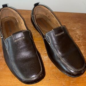 Classic Brown Leather Flats with Moccasin-Style Design